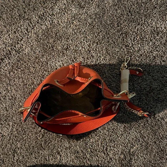 🧡NWT🧡Diva Vibrant Orange Leather Bucket Bag - Picture 4 of 7